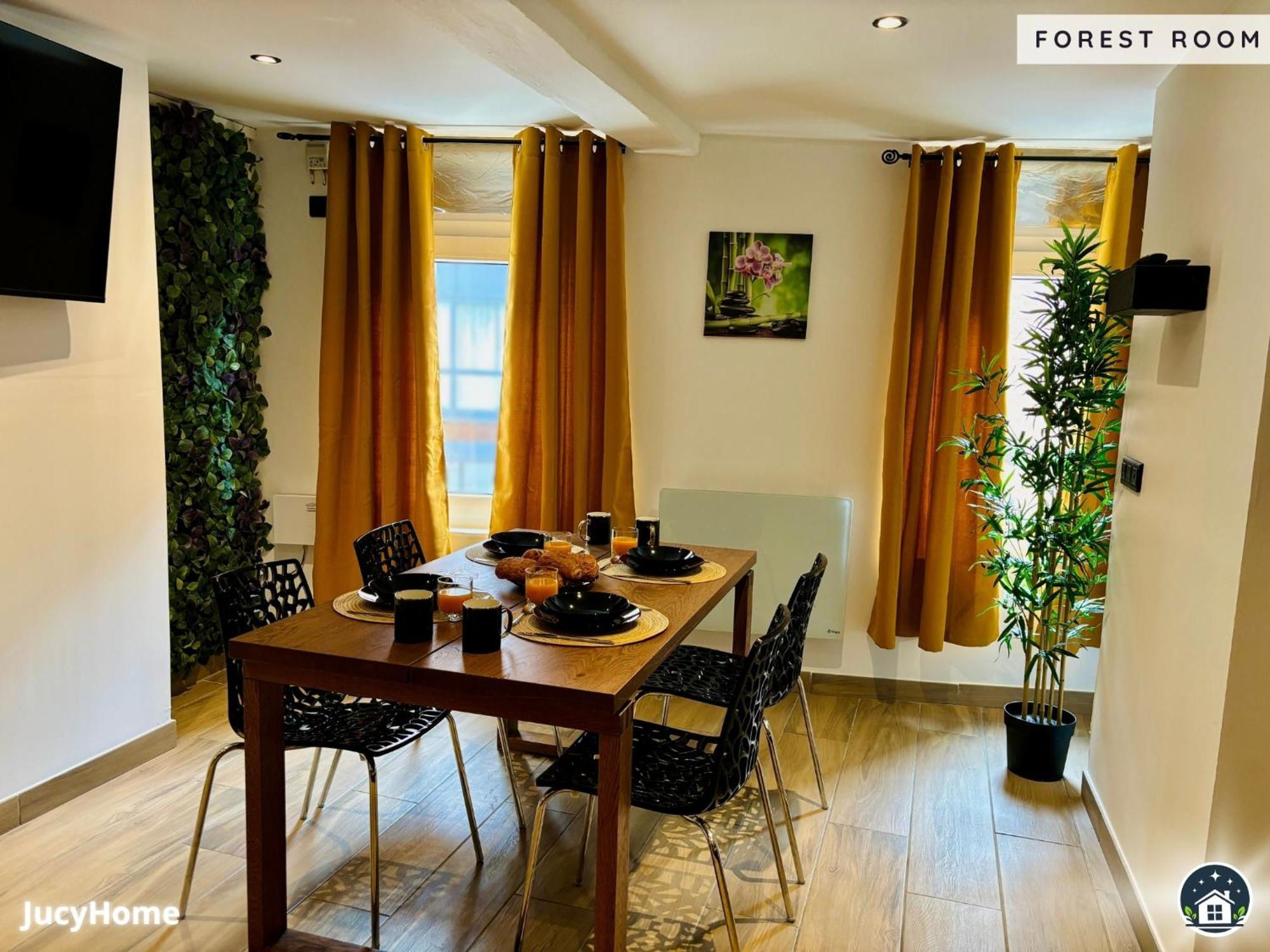 Forest Valenciennes Extérieur photo